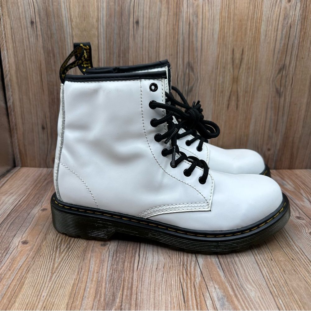 Dr. Martens 1040Y Youth Boots Size 5 White Patent Smooth Leather Lace up